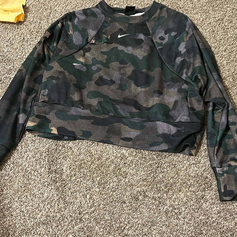 Nike cropped crewneck, size medium